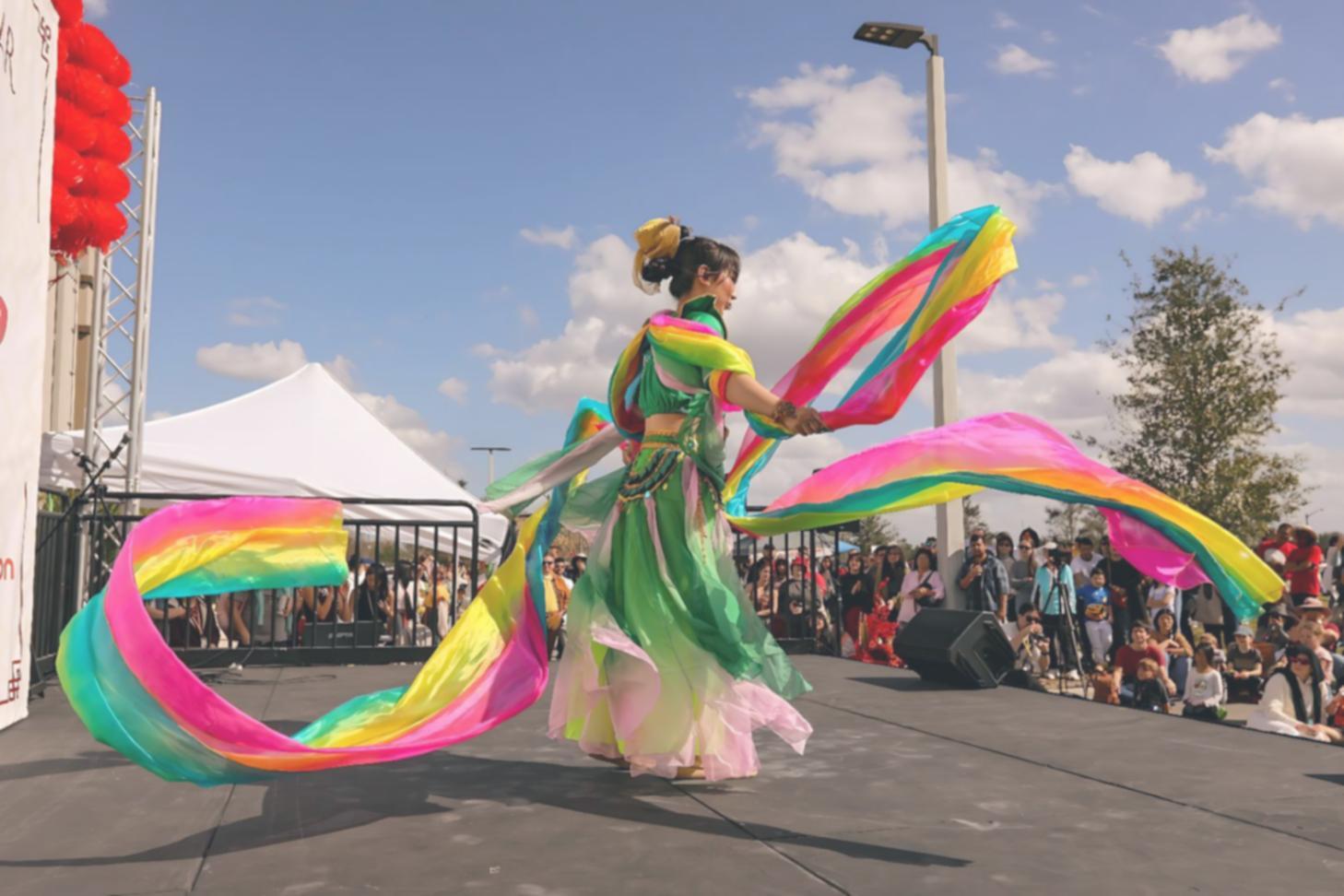 Танцівники у студії під час фрістайл тренування